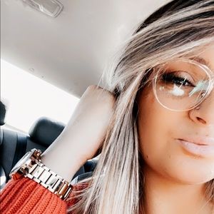 Meet your Posher, Casey